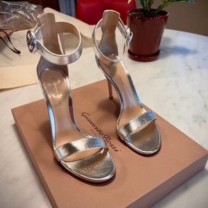 Gianvito Rossi Portofino 105 Nappa Silk Skin - Size 37